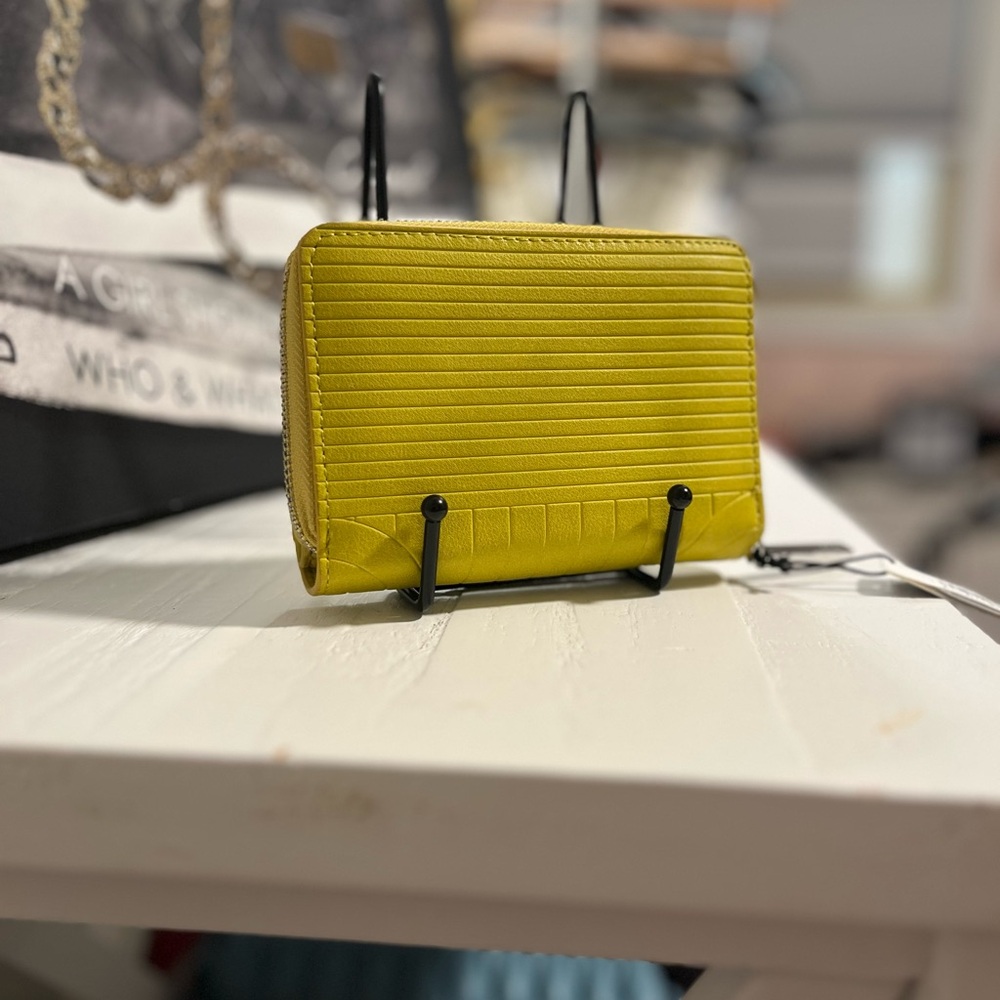 wallet - Picture 3 of 5